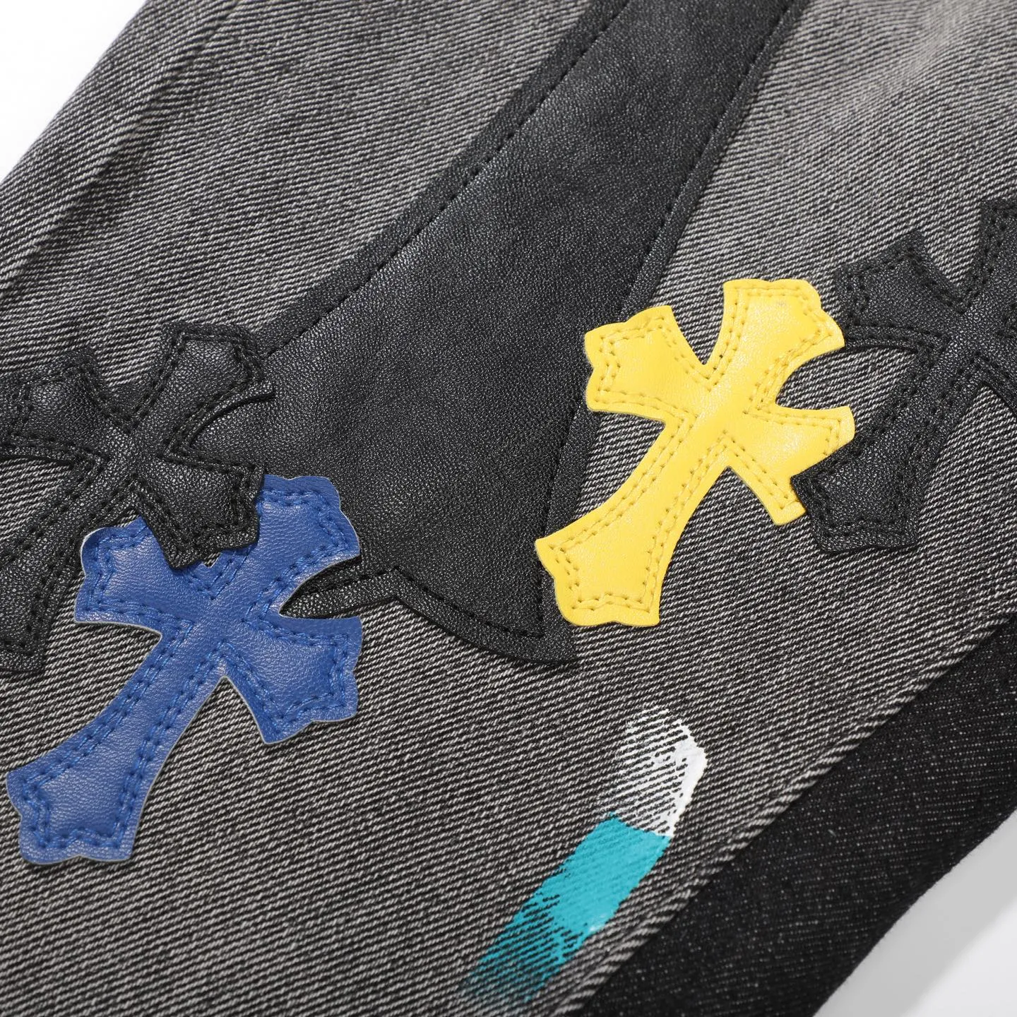 P340 top version GALLERY DEPT & Chrome hearts washed jeans with co-branded blue, yellow, black, white and multi-color stitching. Really restores the ultimate vintage texture. Three-dimensional version. Loose and comfortable, not picky about body shape. Makes taller and slimmer. Factory Seiko. Original factory quality control. Same style for men and women. Can be matched with couples. Versatile recommendation. Must-have jeans for all seasons. Fashionistas have been disappointed. From the quality selection of fabrics, the tailoring of details, and the matching of patterns, they are all impeccable! It is so handsome when worn...men, women, old and young can easily wear it! The craftsmanship is made of heavy-duty washed pure cotton denim fabric. After washing, it is soft and thick and looks very stylish when worn. Color: black Size: 28 30 32 34 36